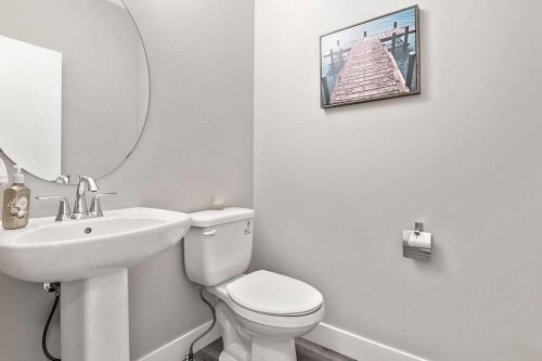 75 Sundown Way, Cochrane, AB - Indoor Photo Showing Bathroom