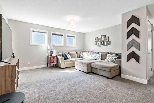 75 Sundown Way, Cochrane, AB - Indoor Photo Showing Living Room