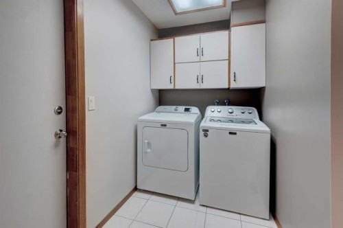 260 Hawkwood Boulevard Nw, Calgary, AB - Indoor Photo Showing Laundry Room