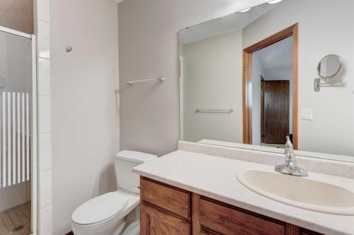 260 Hawkwood Boulevard Nw, Calgary, AB - Indoor Photo Showing Bathroom