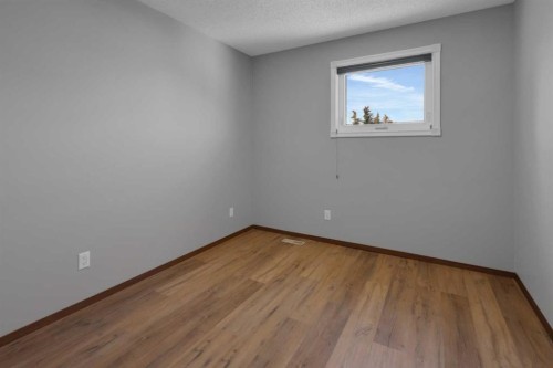 260 Hawkwood Boulevard Nw, Calgary, AB - Indoor Photo Showing Other Room