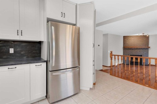 260 Hawkwood Boulevard Nw, Calgary, AB - Indoor Photo Showing Kitchen