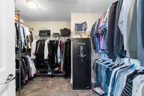 809 Canoe Green Sw, Airdrie, AB - Indoor With Storage