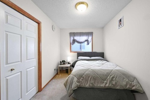 63 Anaheim Crescent Ne, Calgary, AB - Indoor Photo Showing Bedroom