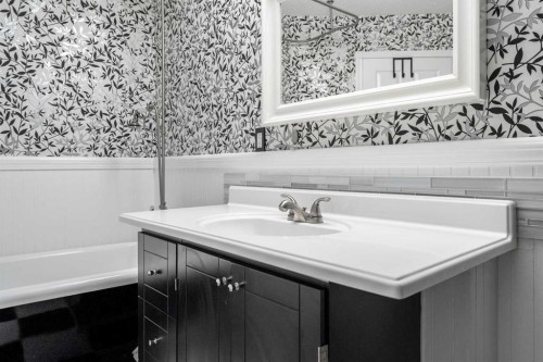 14700 Mt Mckenzie Drive Se, Calgary, AB - Indoor Photo Showing Bathroom