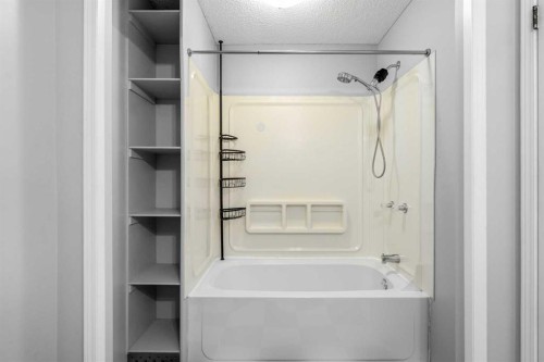 14700 Mt Mckenzie Drive Se, Calgary, AB - Indoor