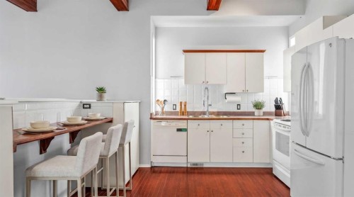14700 Mt Mckenzie Drive Se, Calgary, AB - Indoor Photo Showing Kitchen