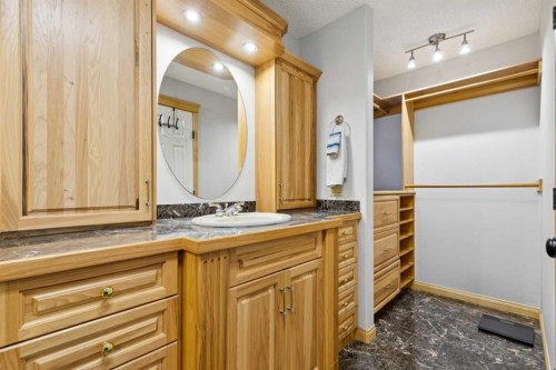 95 Mchugh Road Ne, Calgary, AB - Indoor Photo Showing Bathroom