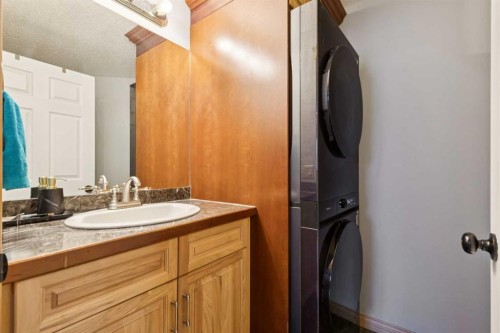95 Mchugh Road Ne, Calgary, AB - Indoor Photo Showing Other Room