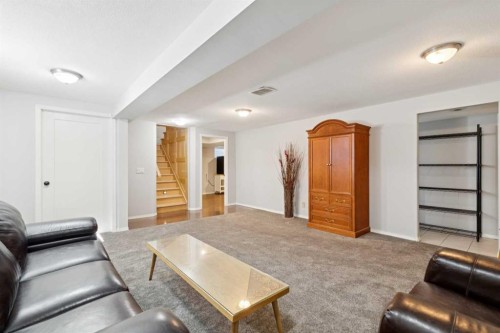 95 Mchugh Road Ne, Calgary, AB - Indoor Photo Showing Other Room