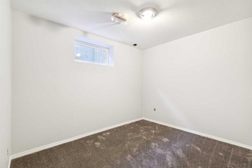 95 Mchugh Road Ne, Calgary, AB - Indoor Photo Showing Other Room