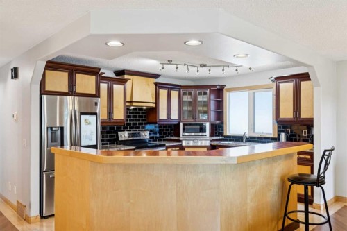 95 Mchugh Road Ne, Calgary, AB - Indoor Photo Showing Kitchen