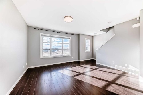 911 Evansridge Park Nw, Calgary, AB - Indoor Photo Showing Other Room