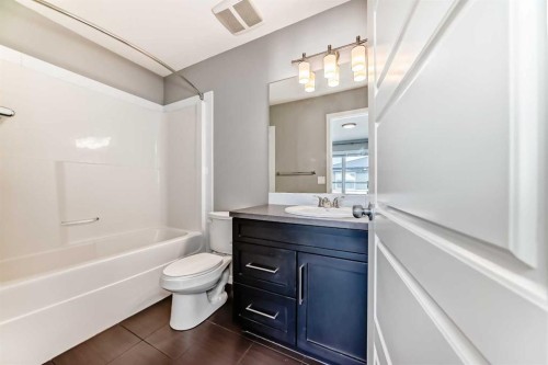 911 Evansridge Park Nw, Calgary, AB - Indoor Photo Showing Bathroom