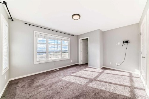 911 Evansridge Park Nw, Calgary, AB - Indoor Photo Showing Other Room