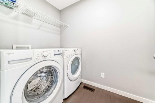 911 Evansridge Park Nw, Calgary, AB - Indoor Photo Showing Laundry Room