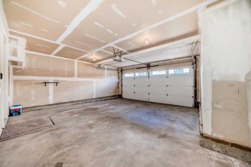911 Evansridge Park Nw, Calgary, AB - Indoor Photo Showing Garage