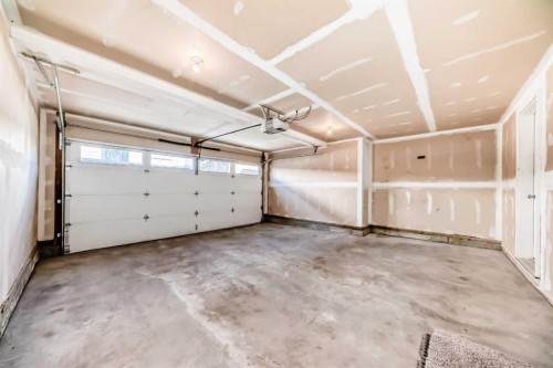 911 Evansridge Park Nw, Calgary, AB - Indoor Photo Showing Garage