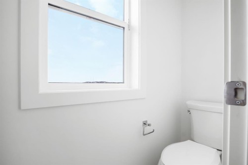 277 Dawson Way, Chestermere, AB - Indoor Photo Showing Bathroom