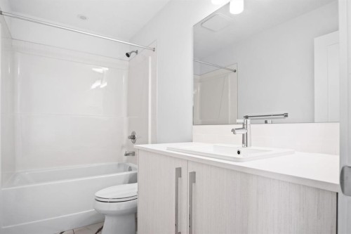 277 Dawson Way, Chestermere, AB - Indoor Photo Showing Bathroom