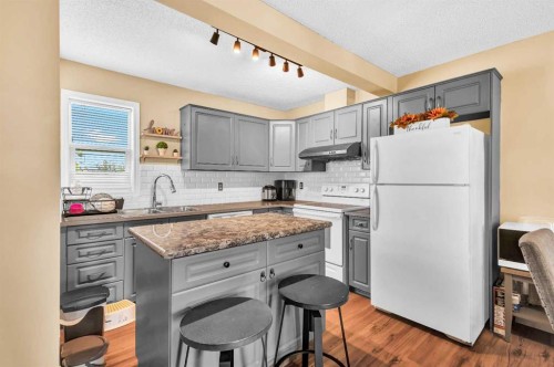 3-200 Hidden Hills Terrace Nw, Calgary, AB - Indoor Photo Showing Kitchen With Double Sink