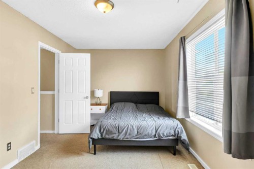 3-200 Hidden Hills Terrace Nw, Calgary, AB - Indoor Photo Showing Bedroom