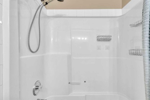3-200 Hidden Hills Terrace Nw, Calgary, AB - Indoor Photo Showing Bathroom