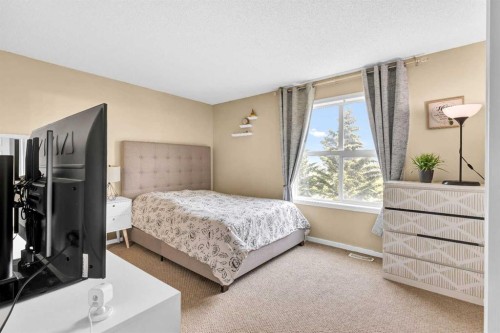 3-200 Hidden Hills Terrace Nw, Calgary, AB - Indoor Photo Showing Bedroom