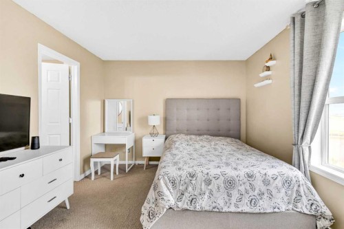 3-200 Hidden Hills Terrace Nw, Calgary, AB - Indoor Photo Showing Bedroom
