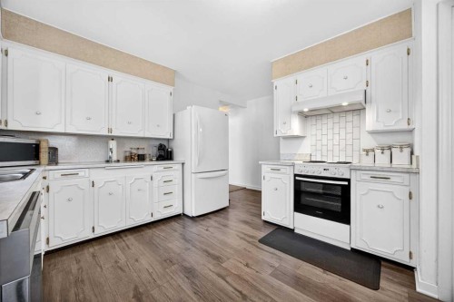 1232 40 Avenue Nw, Calgary, AB - Indoor Photo Showing Kitchen