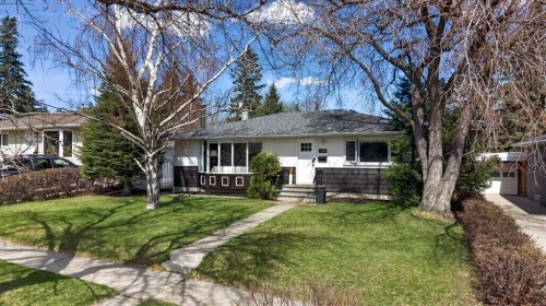 1232 40 Avenue Nw, Calgary, AB - Outdoor With Facade