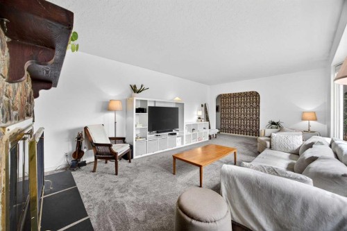 1232 40 Avenue Nw, Calgary, AB - Indoor Photo Showing Living Room