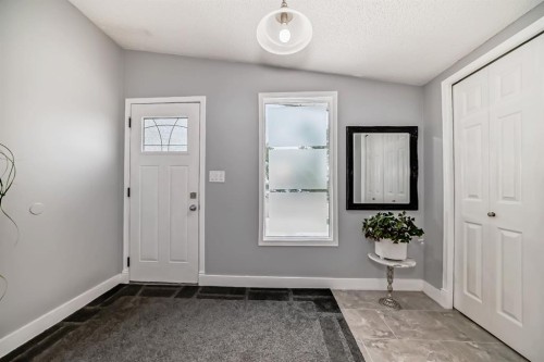 5519 Buckthorn Road Nw, Calgary, AB - Indoor Photo Showing Other Room