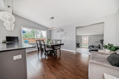 5519 Buckthorn Road Nw, Calgary, AB - Indoor Photo Showing Dining Room
