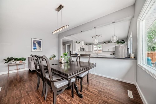 5519 Buckthorn Road Nw, Calgary, AB - Indoor Photo Showing Dining Room