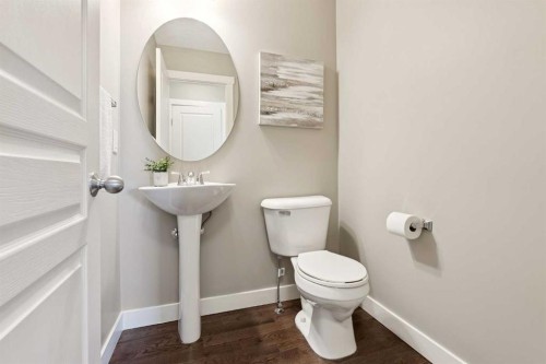 420 Mckenzie Towne Square Se, Calgary, AB - Indoor Photo Showing Bathroom
