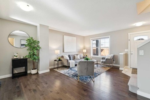 420 Mckenzie Towne Square Se, Calgary, AB - Indoor Photo Showing Living Room
