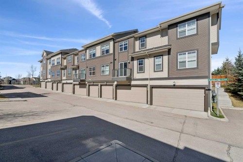 420 Mckenzie Towne Square Se, Calgary, AB - Outdoor