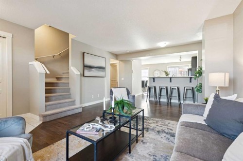 420 Mckenzie Towne Square Se, Calgary, AB - Indoor Photo Showing Living Room