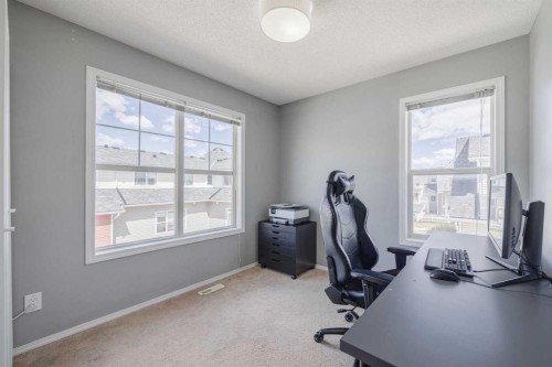 322 Mckenzie Towne Link Se, Calgary, AB - Indoor Photo Showing Office