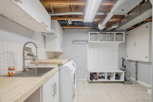 322 Mckenzie Towne Link Se, Calgary, AB - Indoor Photo Showing Laundry Room