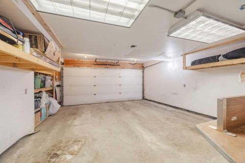 322 Mckenzie Towne Link Se, Calgary, AB - Indoor Photo Showing Garage