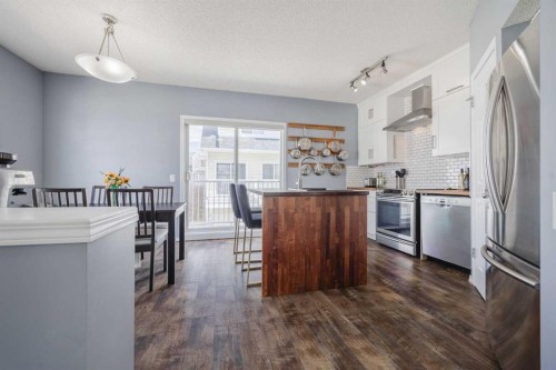 322 Mckenzie Towne Link Se, Calgary, AB - Indoor Photo Showing Kitchen