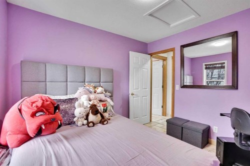 4 Martin Crossing Bay Ne, Calgary, AB - Indoor Photo Showing Bedroom