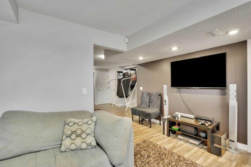 4 Martin Crossing Bay Ne, Calgary, AB - Indoor