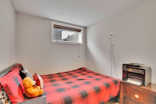 4 Martin Crossing Bay Ne, Calgary, AB - Indoor Photo Showing Bedroom
