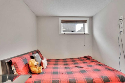 4 Martin Crossing Bay Ne, Calgary, AB - Indoor Photo Showing Bedroom
