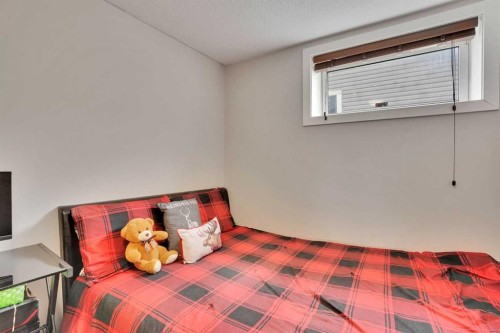 4 Martin Crossing Bay Ne, Calgary, AB - Indoor Photo Showing Bedroom