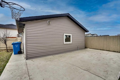 4 Martin Crossing Bay Ne, Calgary, AB - Outdoor