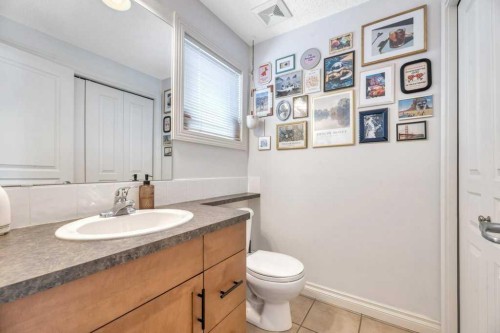 13-148 Rockyledge View Nw, Calgary, AB - Indoor Photo Showing Bathroom